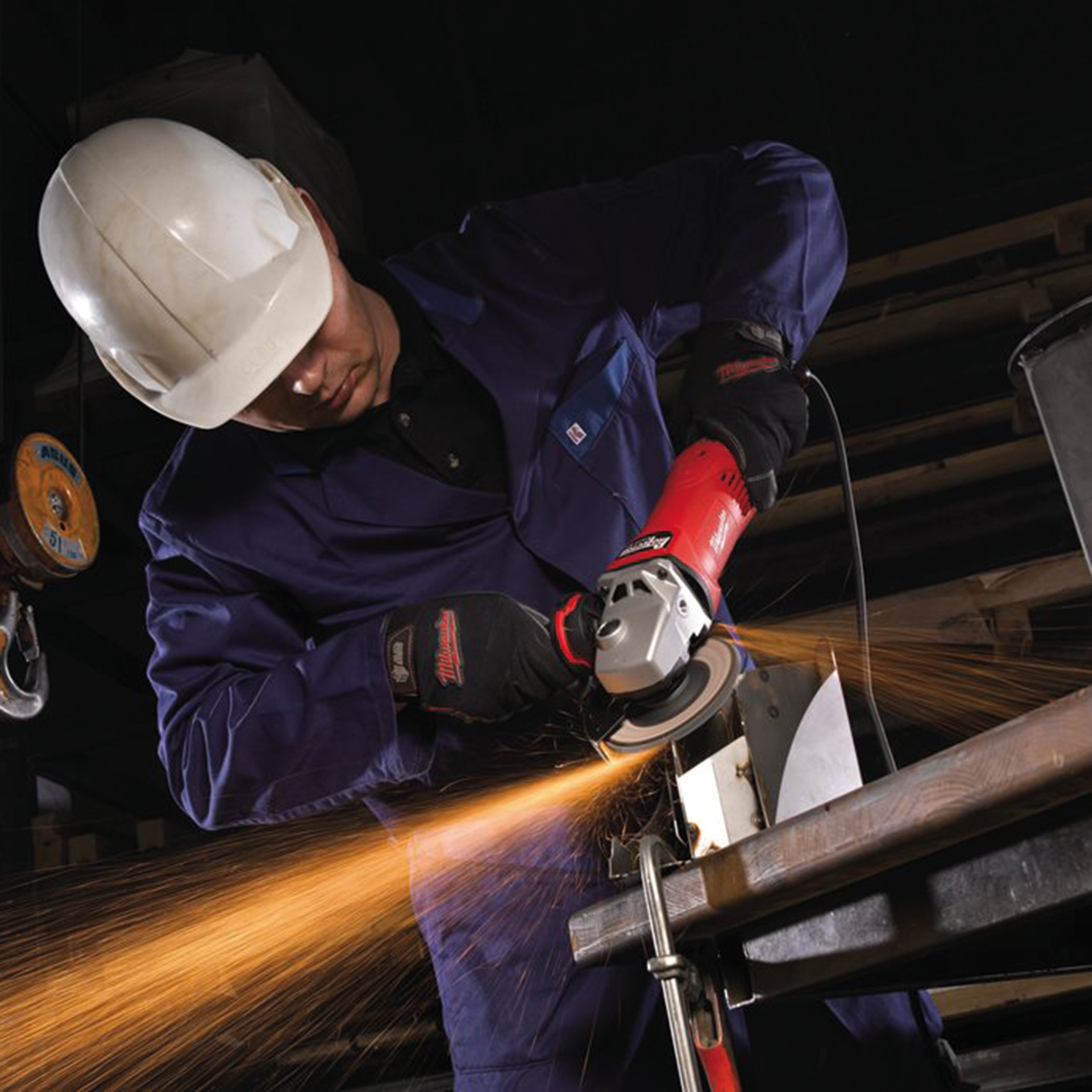 Polizor unghiular 125 mm 1750 W inox cu mâner anti-vibrații Milwaukee AGV17-125INOX, cod 4933449870