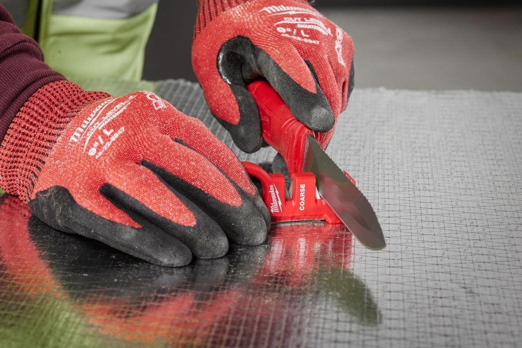 Ascuțitor compact de cuțite, Milwaukee, cod 4932478562 - BIG STORE (Dynamic Tools SRL)