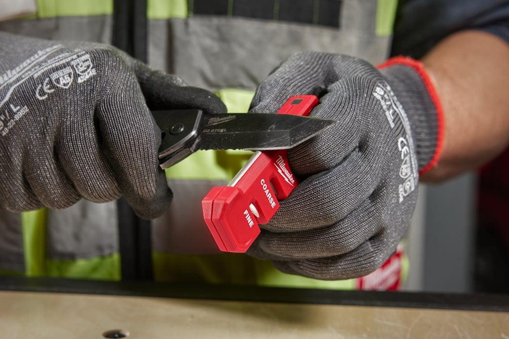 Ascuțitor compact de cuțite, Milwaukee, cod 4932478562 - BIG STORE (Dynamic Tools SRL)