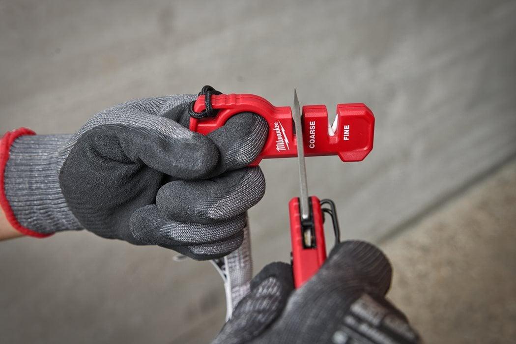 Ascuțitor compact de cuțite, Milwaukee, cod 4932478562 - BIG STORE (Dynamic Tools SRL)