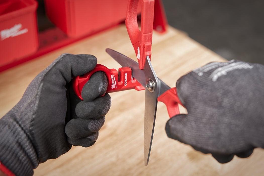 Ascuțitor compact de cuțite, Milwaukee, cod 4932478562 - BIG STORE (Dynamic Tools SRL)