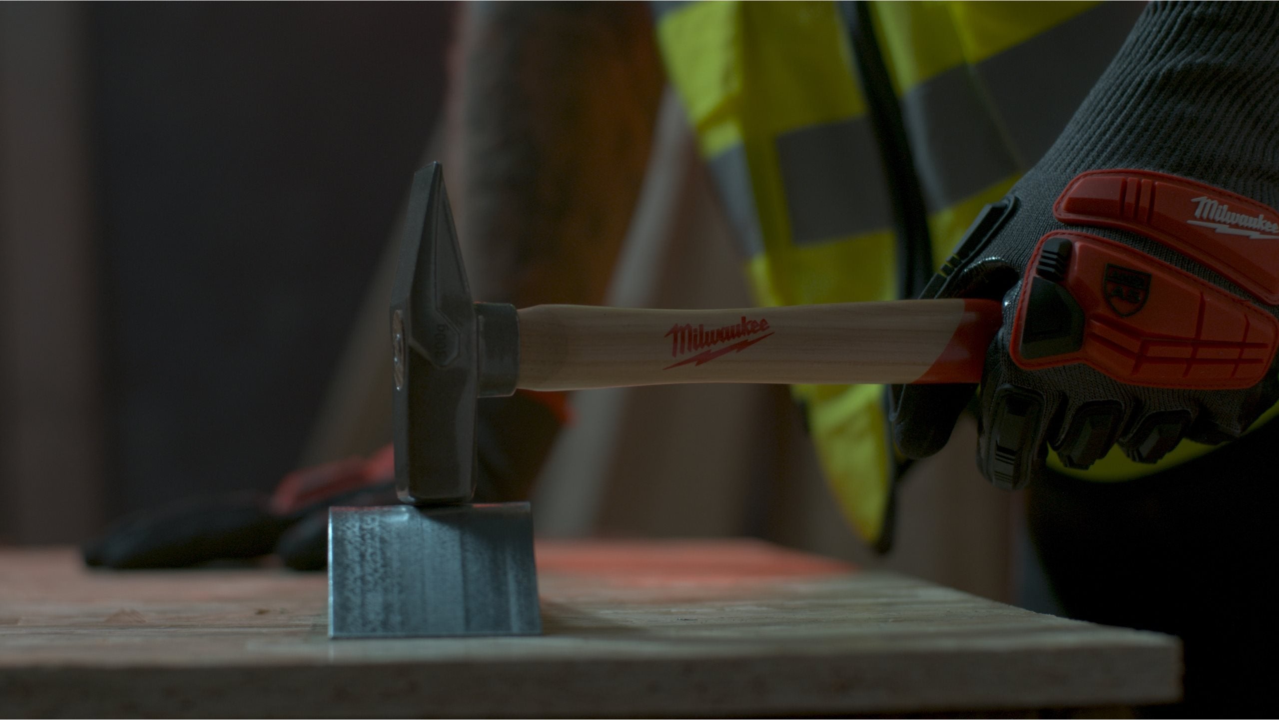 Ciocan lăcătușerie HICKORY, coadă din lemn, 300gr, Milwaukee, cod 4932478667