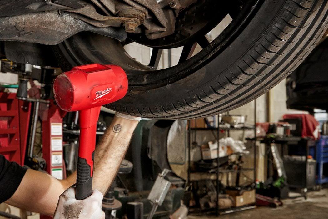 Ciocan cu maner din fibră de sticlă cu absorbție 1360 gr, Milwaukee, cod 4932492351 - BIG STORE (Dynamic Tools SRL)