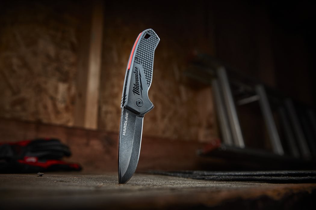 Cuțit utilitar pliabil Milwaukee HARDLINE™ cu lamă netedă, 64 mm, cod 4932492452 - BIG STORE (Dynamic Tools SRL)