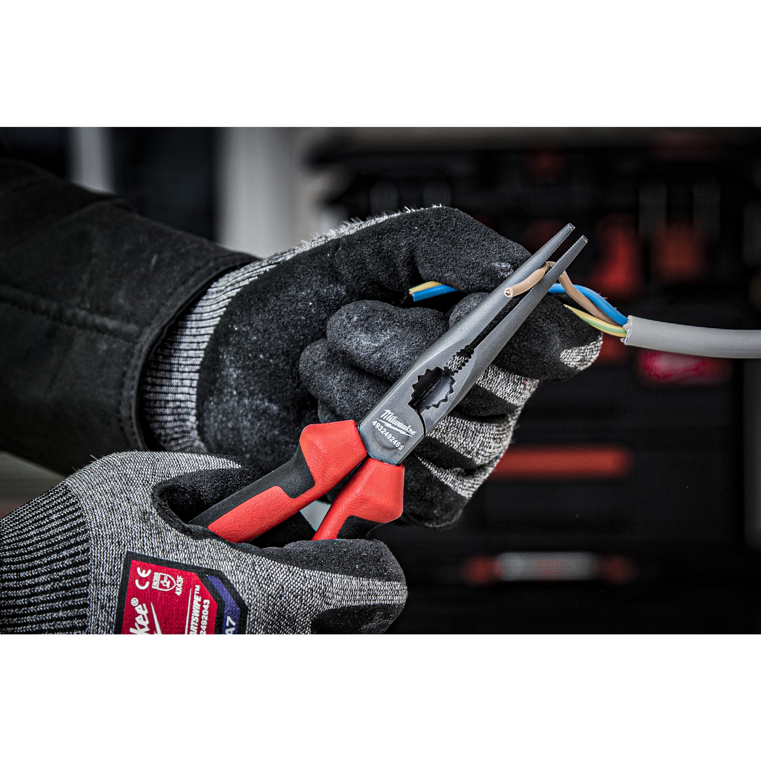 Clește nas lung Milwaukee 45° Long Nose Plier - 205 mm, cod 4932492466