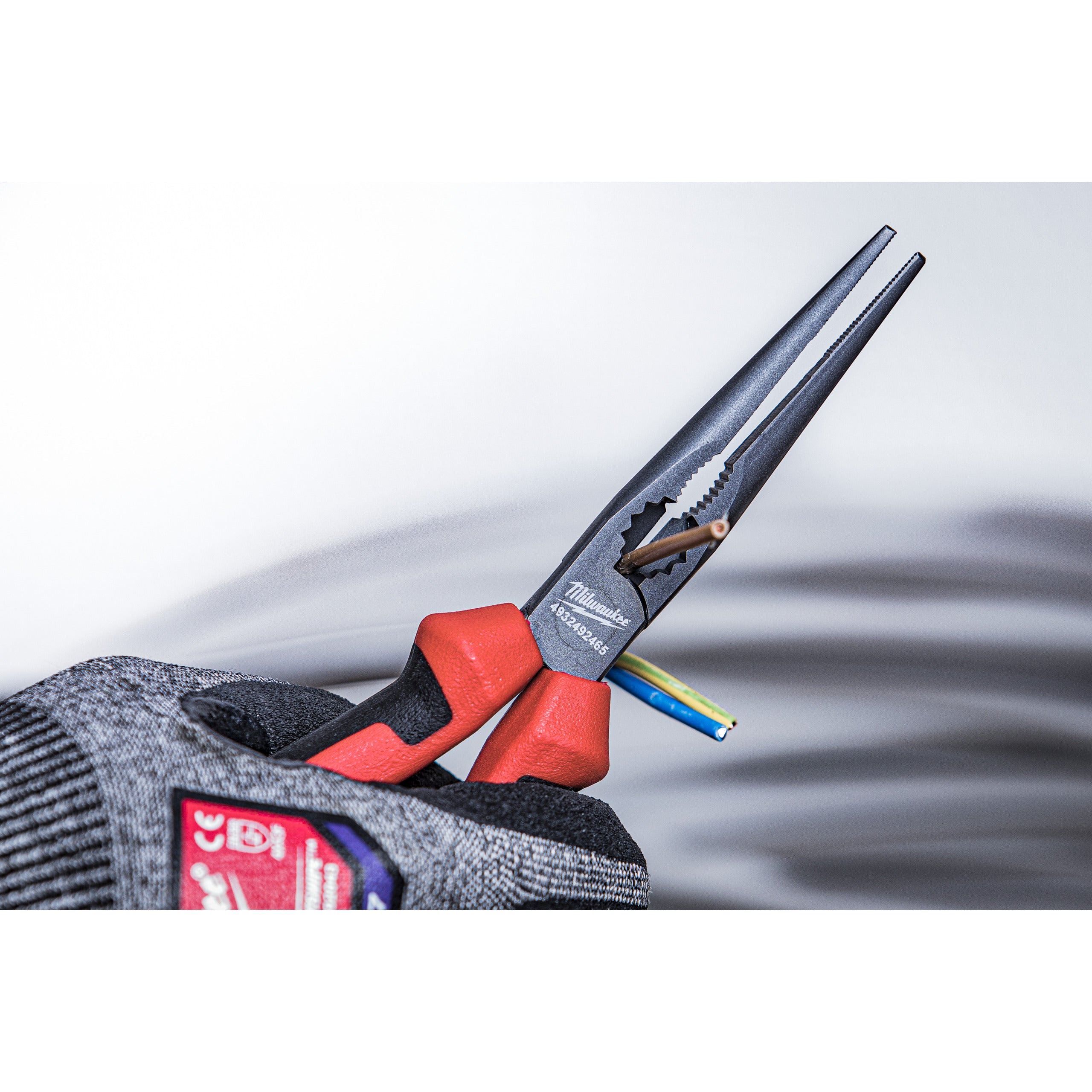 Clește nas lung Milwaukee 45° Long Nose Plier - 205 mm, cod 4932492466