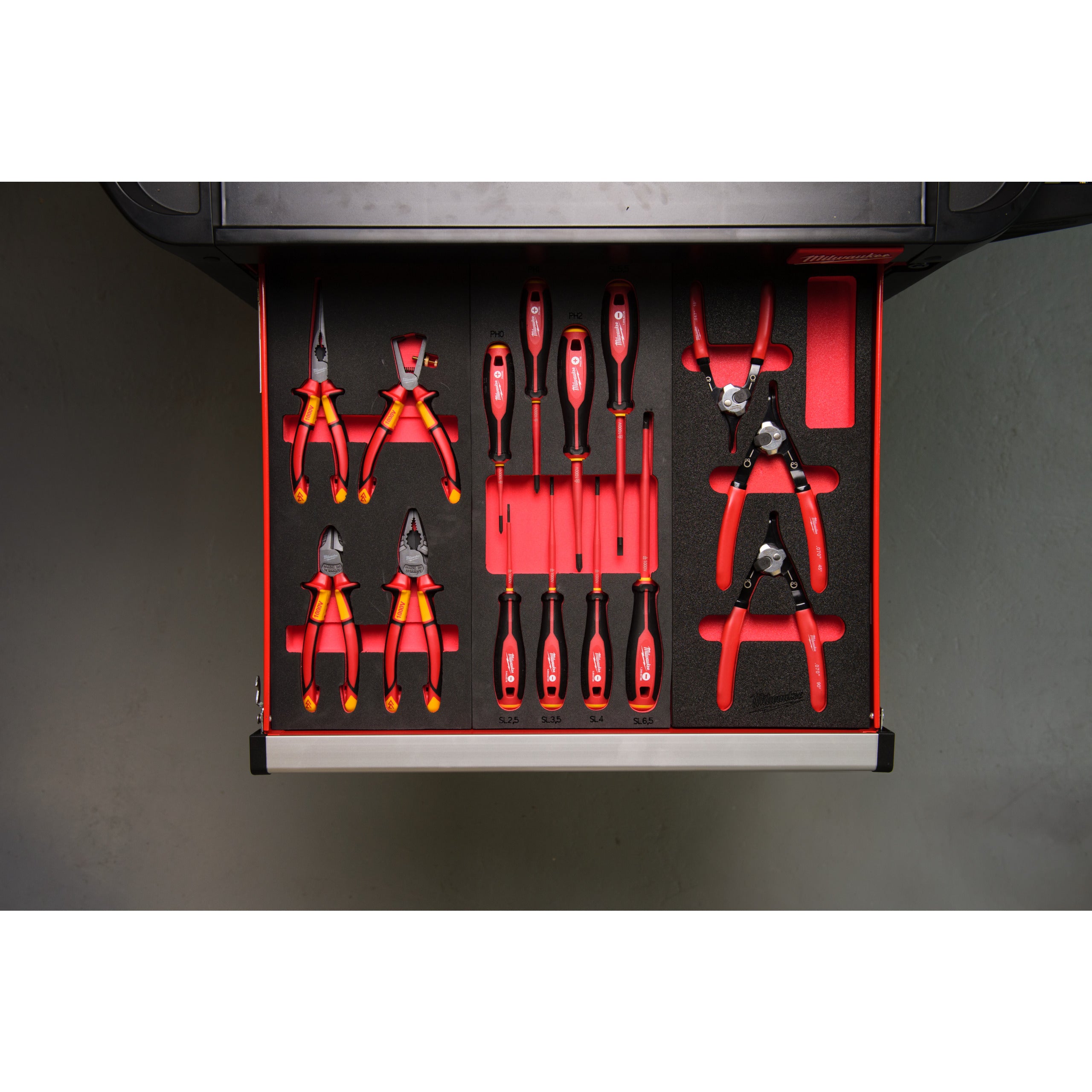 Inserție din spumă pentru dulap metalic TOOLGUARD™ șurubelnițe VDE Tri-Lobe Milwaukee VDE Trilobe Screwdriver Set Foam Insert - 8 pcs, cod 4932493249