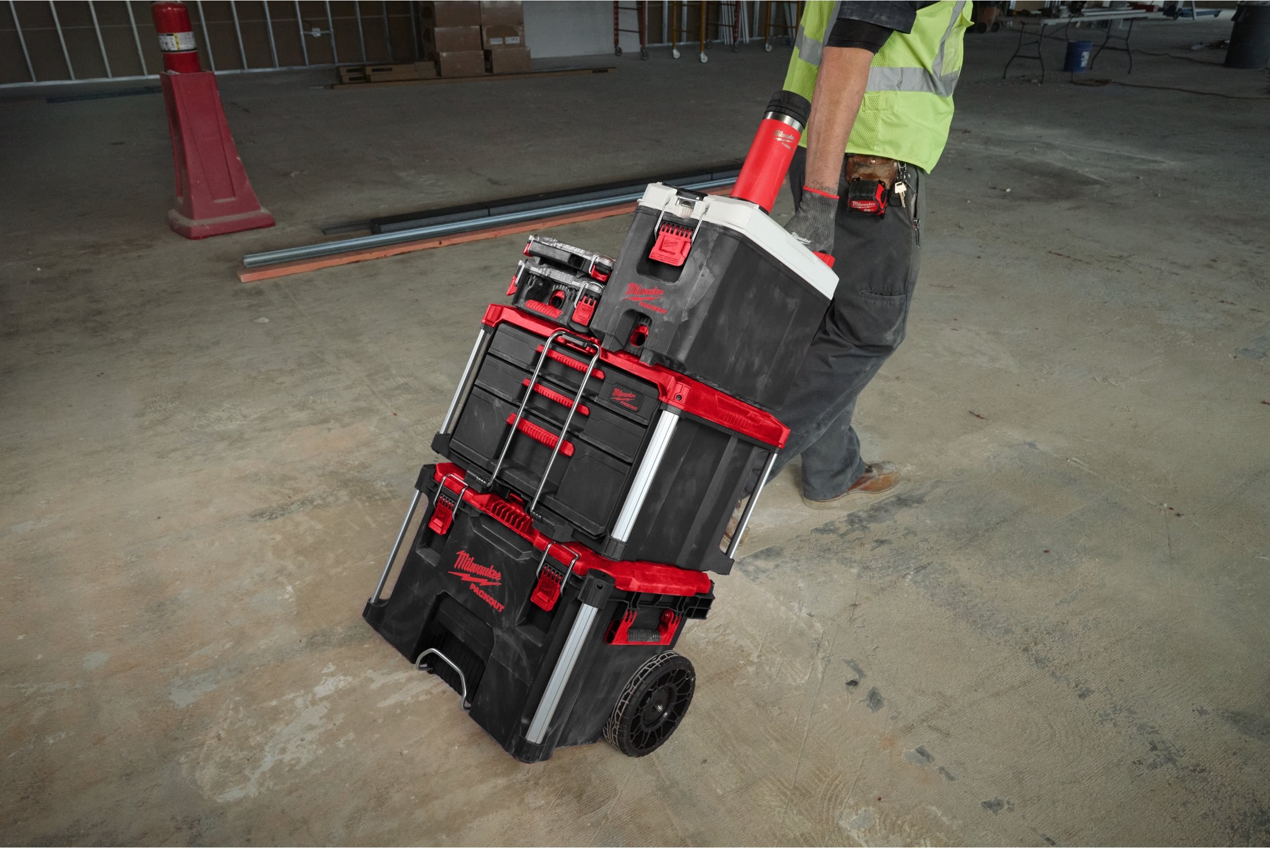 Sticlă Milwaukee PACKOUT™ cu capac, 355 / 532 ml, negru / roșu