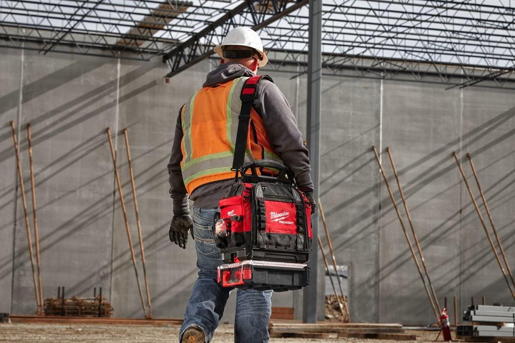 Geantă de scule închisă Milwaukee PACKOUT™ 38cm, cod 4932493623 - BIG STORE (Dynamic Tools SRL)