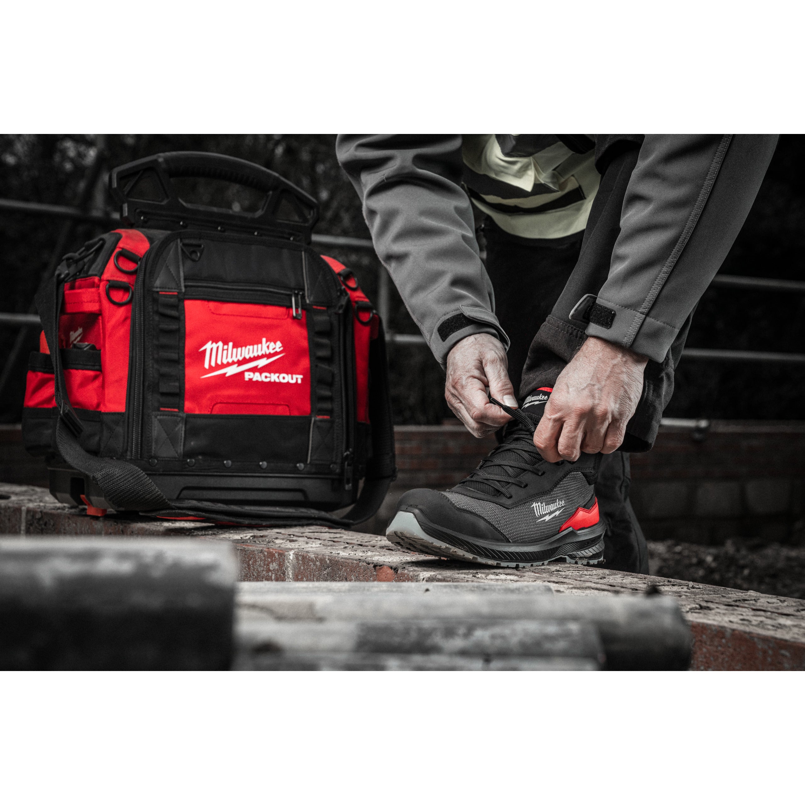 Ghete negre de protecție Flextred™ S1PS 1M110133 ESD FO SR Milwaukee FXT S1PS 1M110133 ESD FO SR 37, cod 4932493702