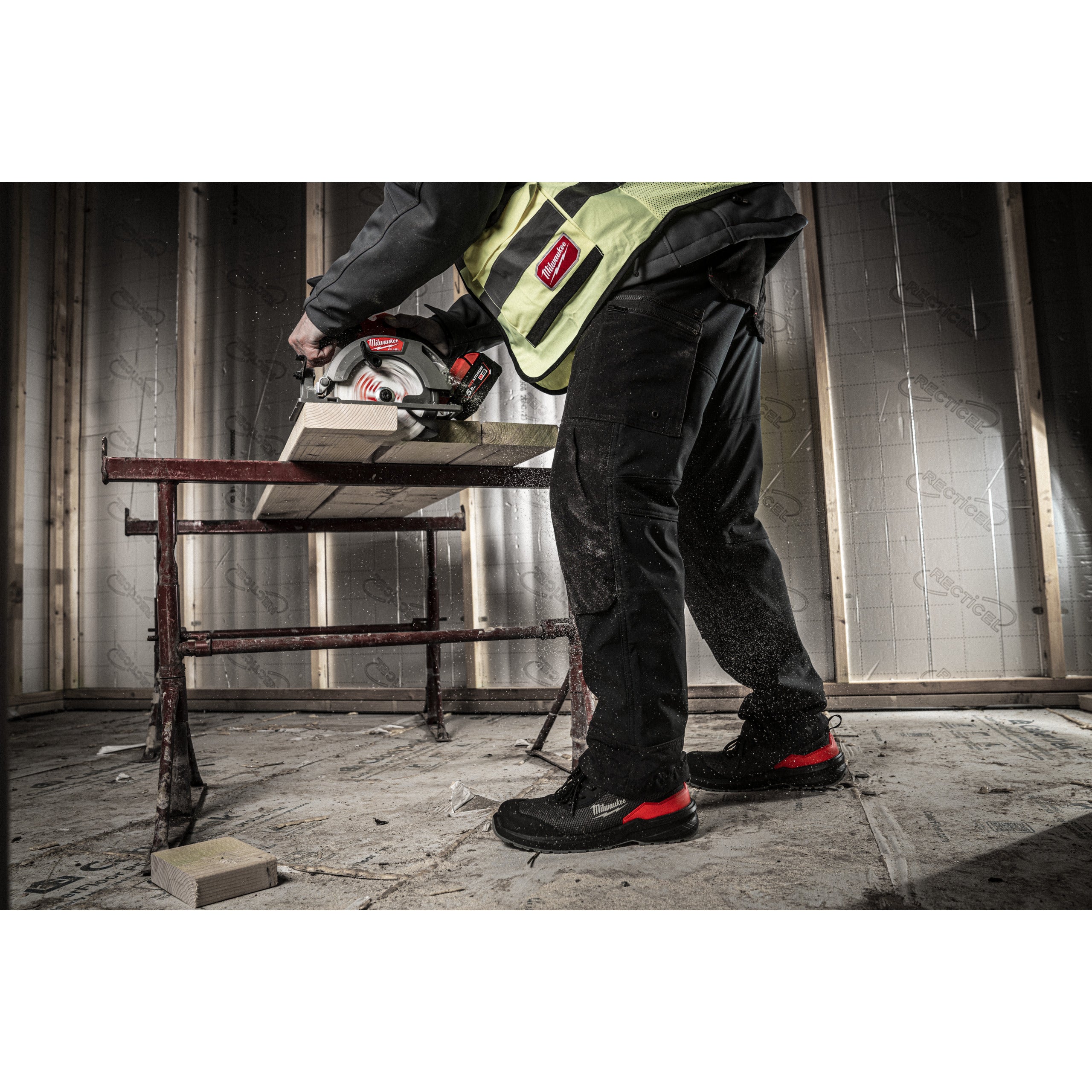 Ghete negre de protecție Flextred™ S1PS 1M110133 ESD FO SR Milwaukee FXT S1PS 1M110133 ESD FO SR 37, cod 4932493702