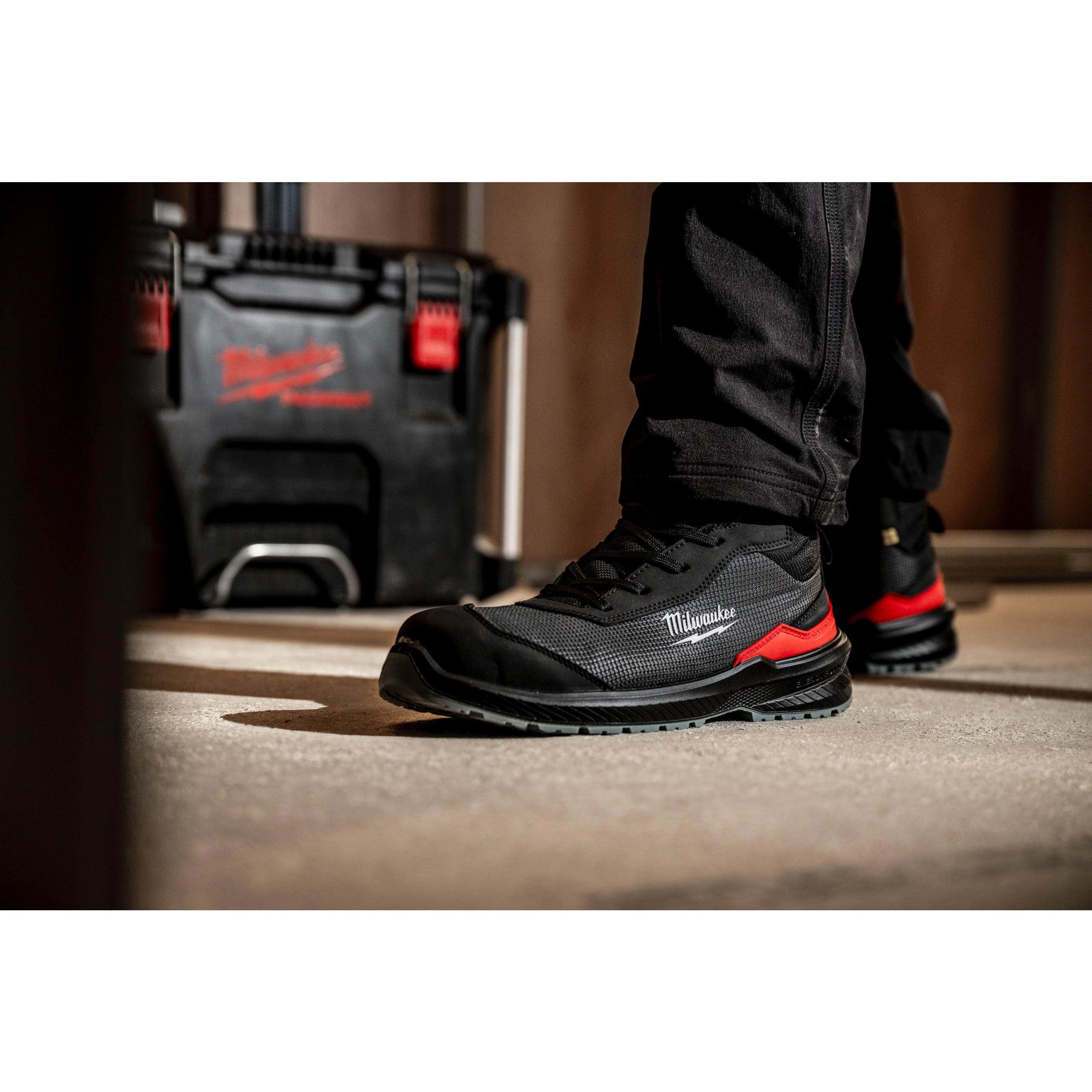 Ghete negre de protecție Flextred™ S1PS 1M110133 ESD FO SR Milwaukee FXT S1PS 1M110133 ESD FO SR 37, cod 4932493702