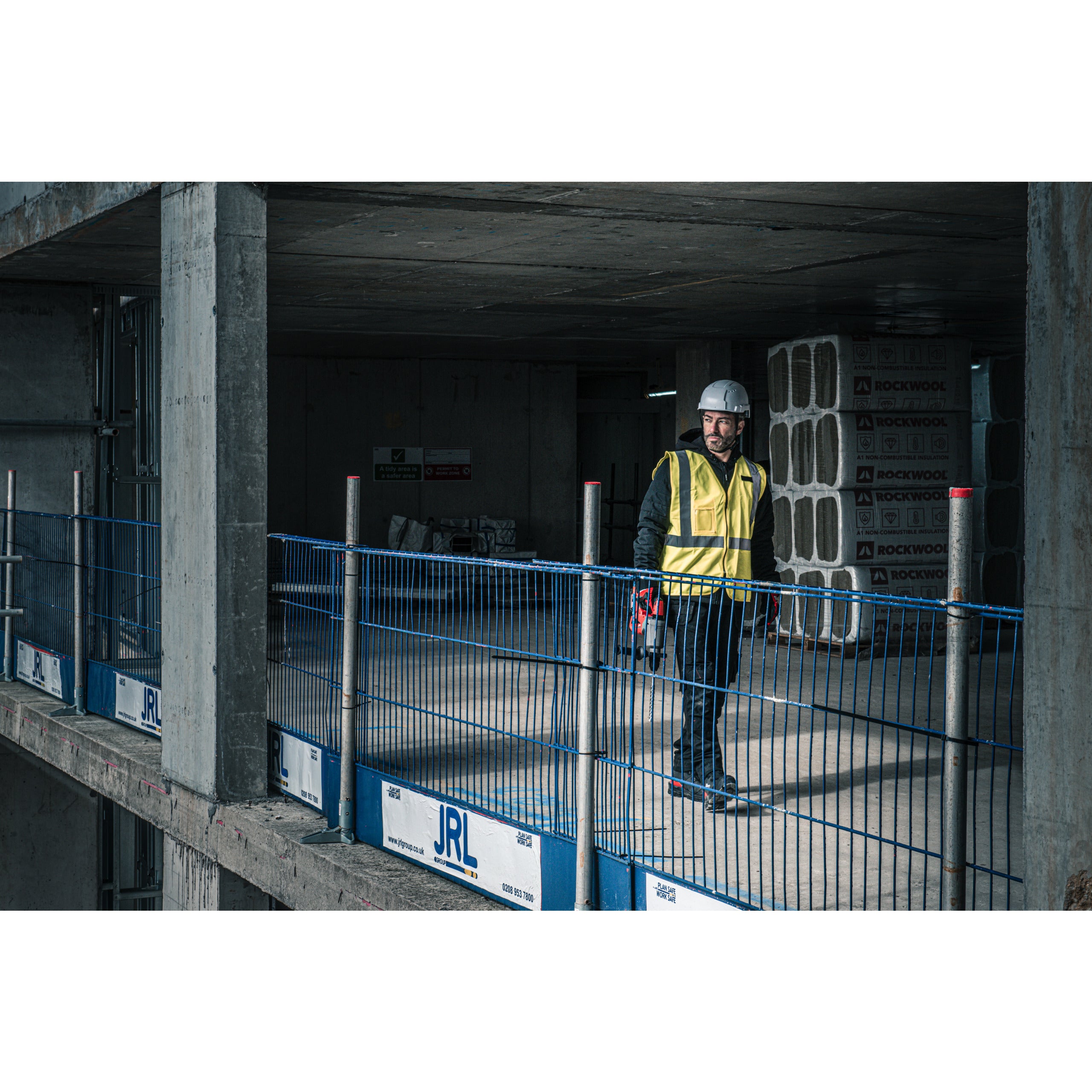 Vestă de înaltă vizibilitate Milwaukee Contractor High-Visibility Vest Yellow L/XL, cod 4932493995