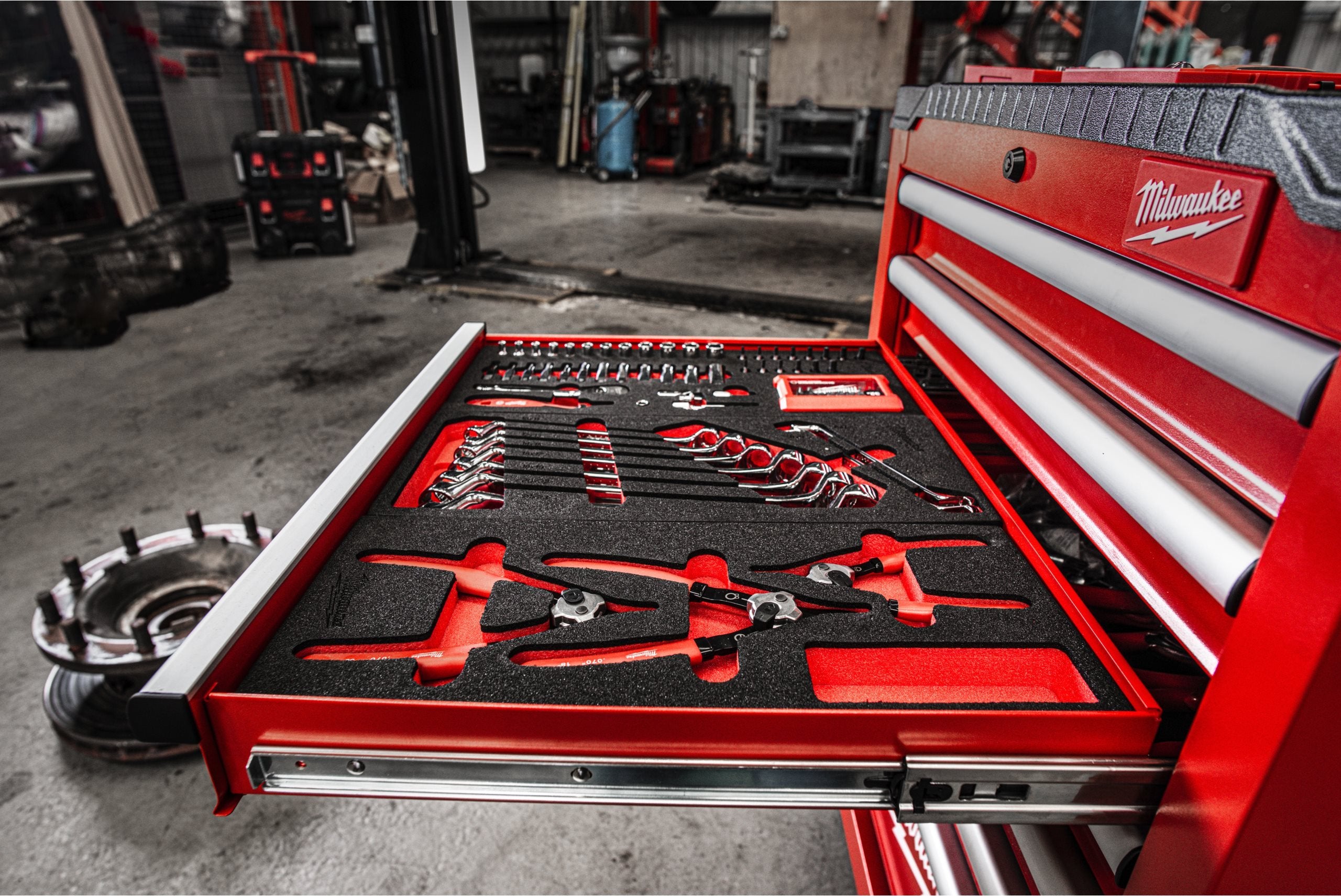 Dulap de scule mobil Milwaukee TOOLGUARD™ SRC27/7-1, 7 sertare, metalic, 69 cm, cod 4932498252