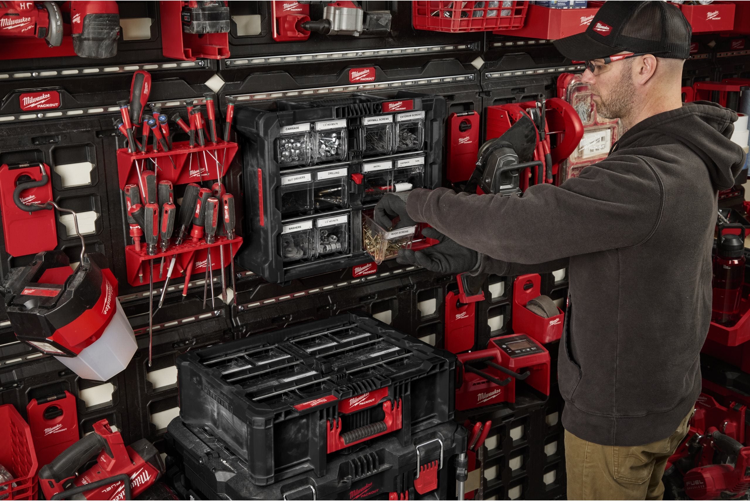 Cutie PACKOUT™ Milwaukee cu capace rabatabile, tip bin organiser, cod 4932498323