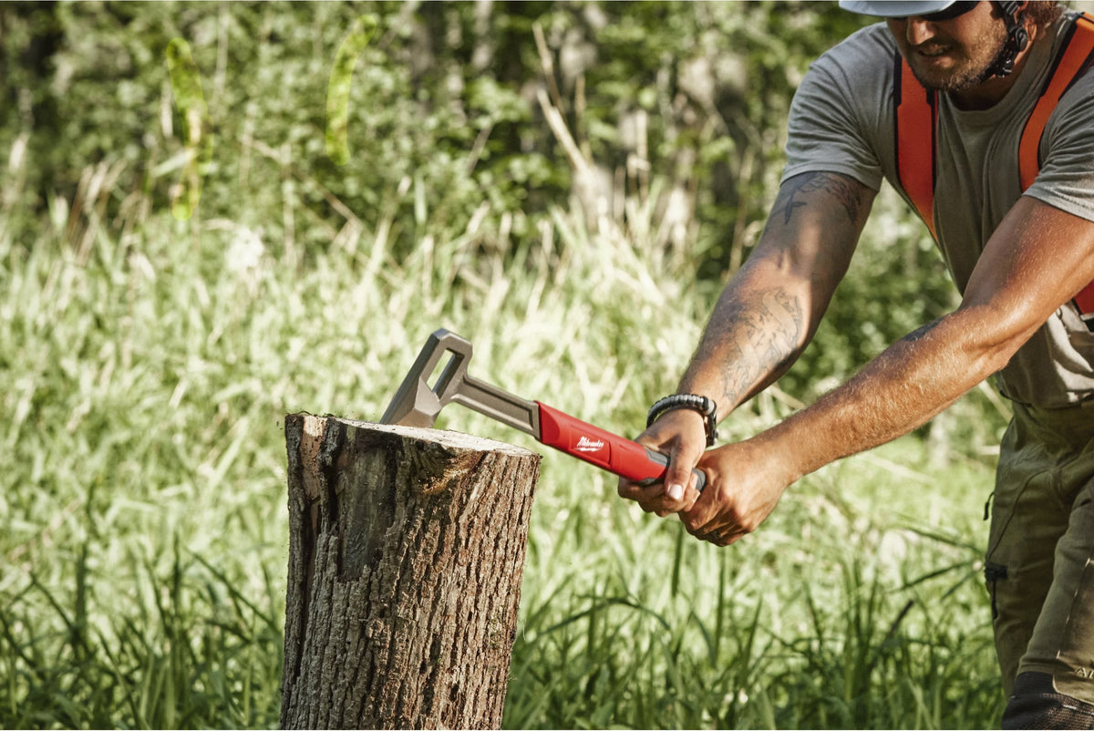 Topor Milwaukee cu lamă din oțel și mâner ergonomic, 40 / 60 cm