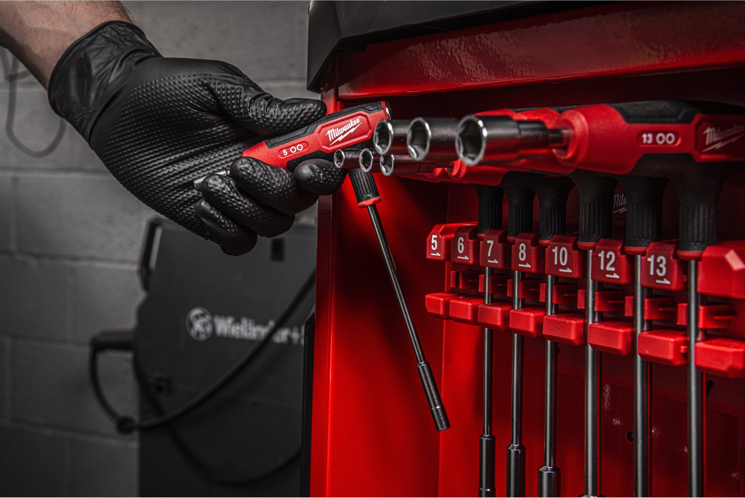 Set 7 chei tubulare Milwaukee cu mâner Comfort Grip și suport, cod 4932498704