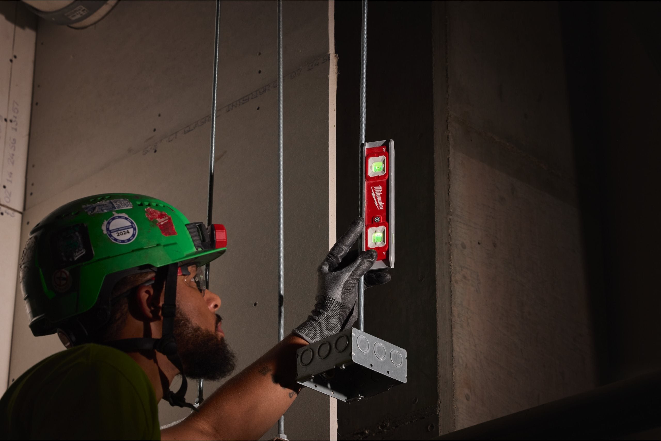 Nivelă Milwaukee LED Torpedo 23 cm magnetică, cod 4932498742