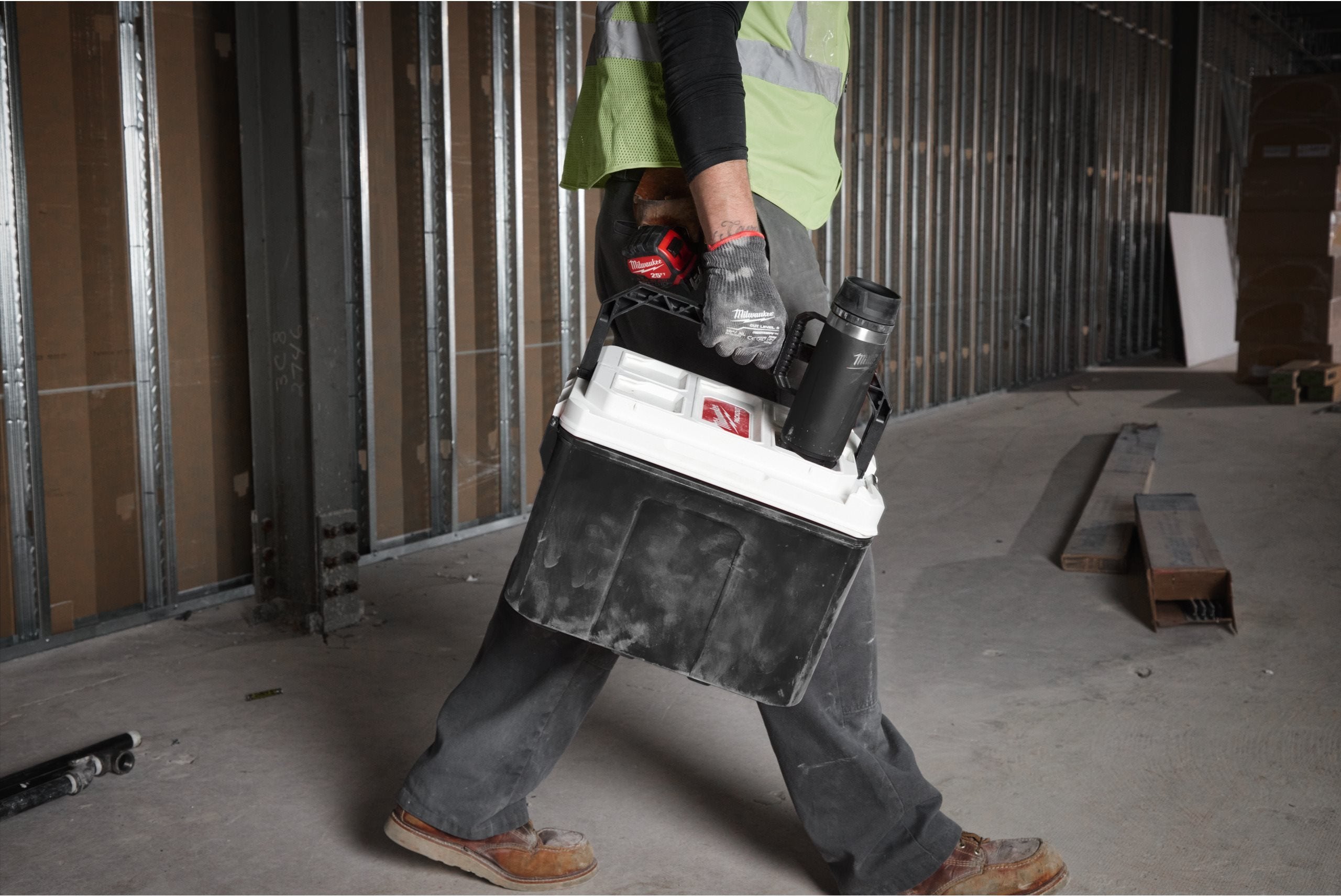 Sticlă Milwaukee PACKOUT™ cu capac, 355 / 532 ml, negru / roșu