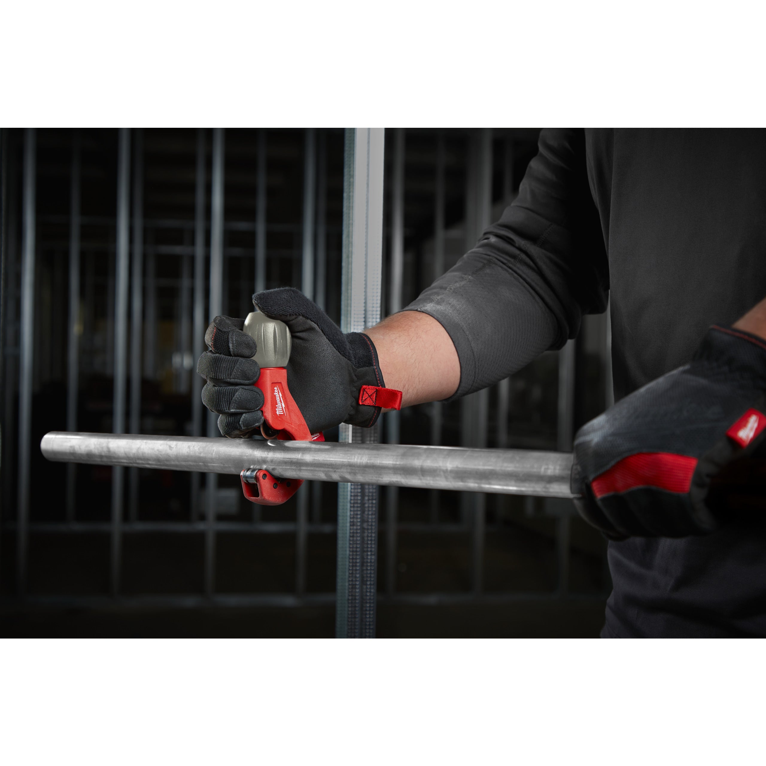 Cutter cu role pentru țevi din inox Milwaukee Constant Swing Inox Tubing Cutter 29mm, cod 4932499088