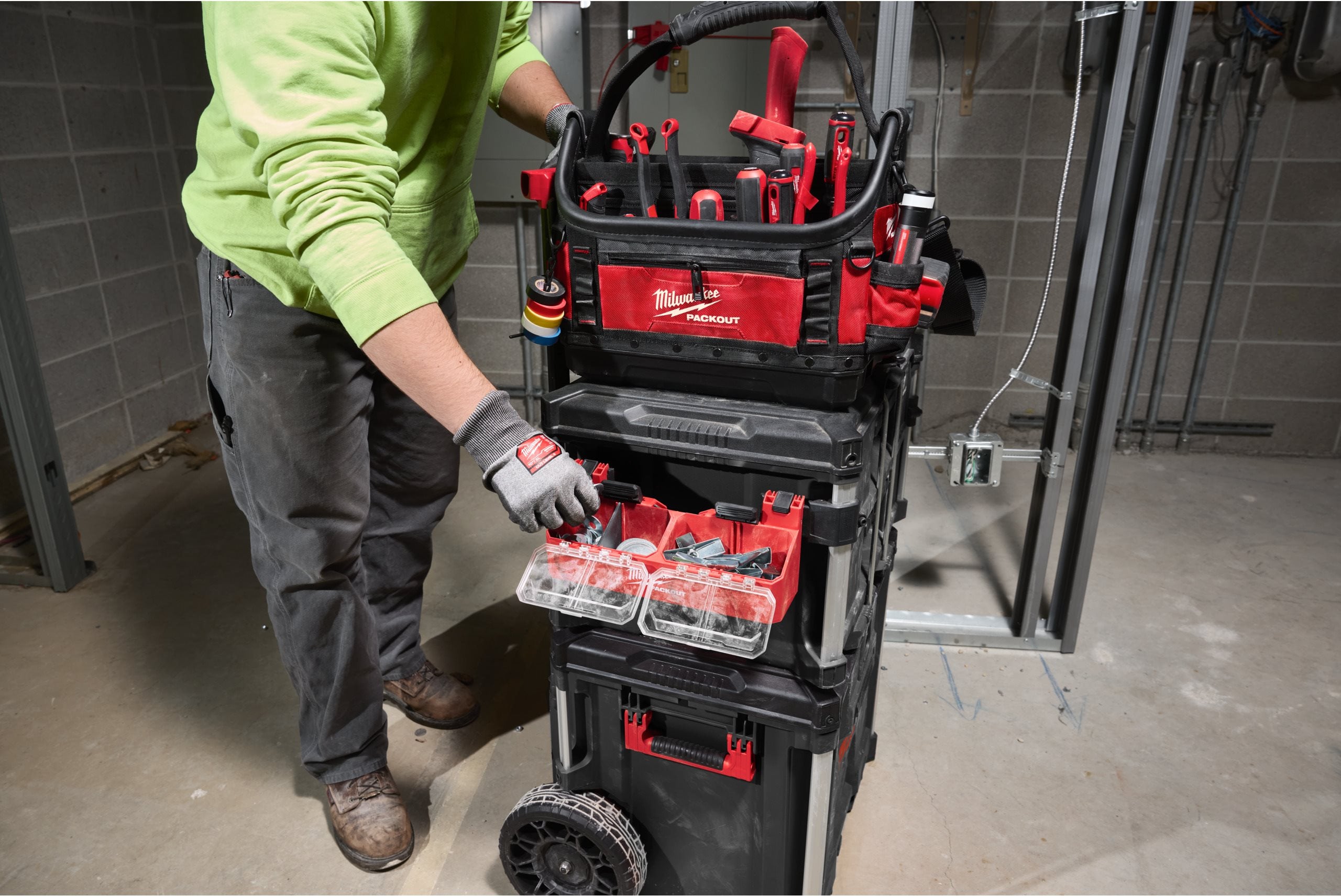 Cutie de scule Milwaukee PACKOUT™ cu 2 compartimente, cod 4932500148