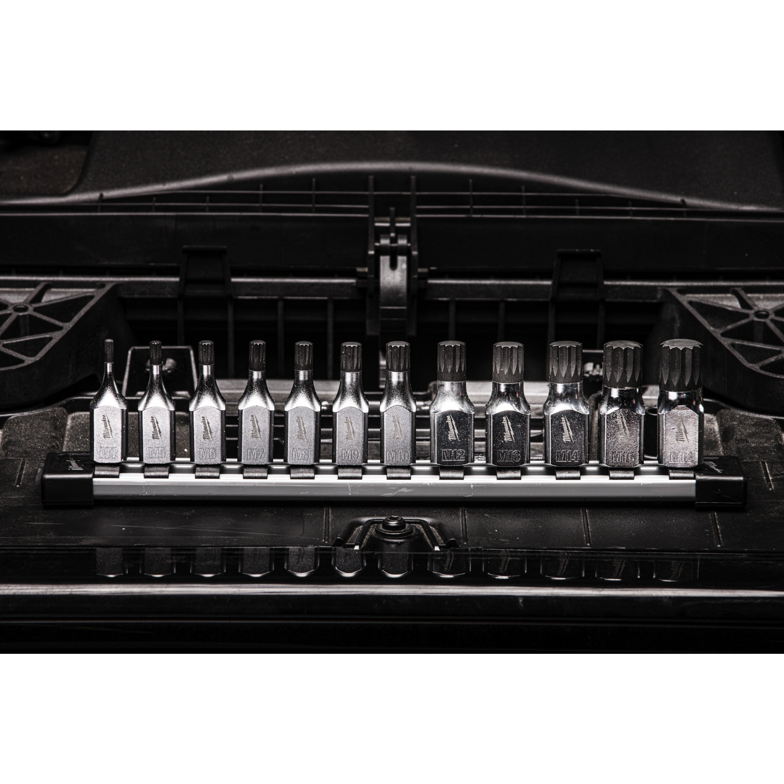 Set tubulare cu bit ⅜″ XZN Milwaukee 12 pc 3/8'' Drive Triple Square Bit Socket Set, cod 4932500433