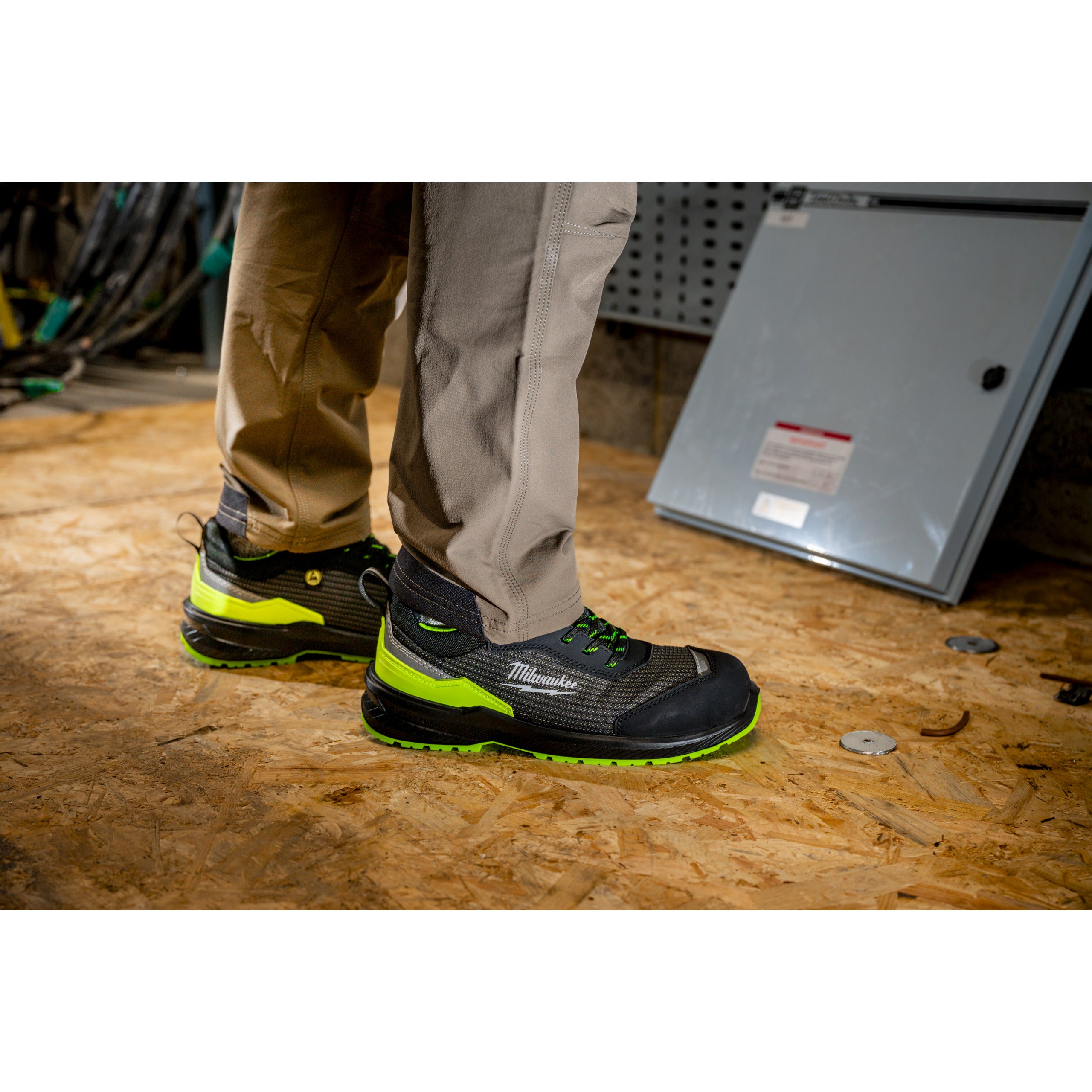 Pantofi de protecție Flextred™ S1PS Hi Vis SC FO SR ESD Milwaukee FXT S1PS Green 1L616166 SC FO SR ESD 39, cod 4932501353