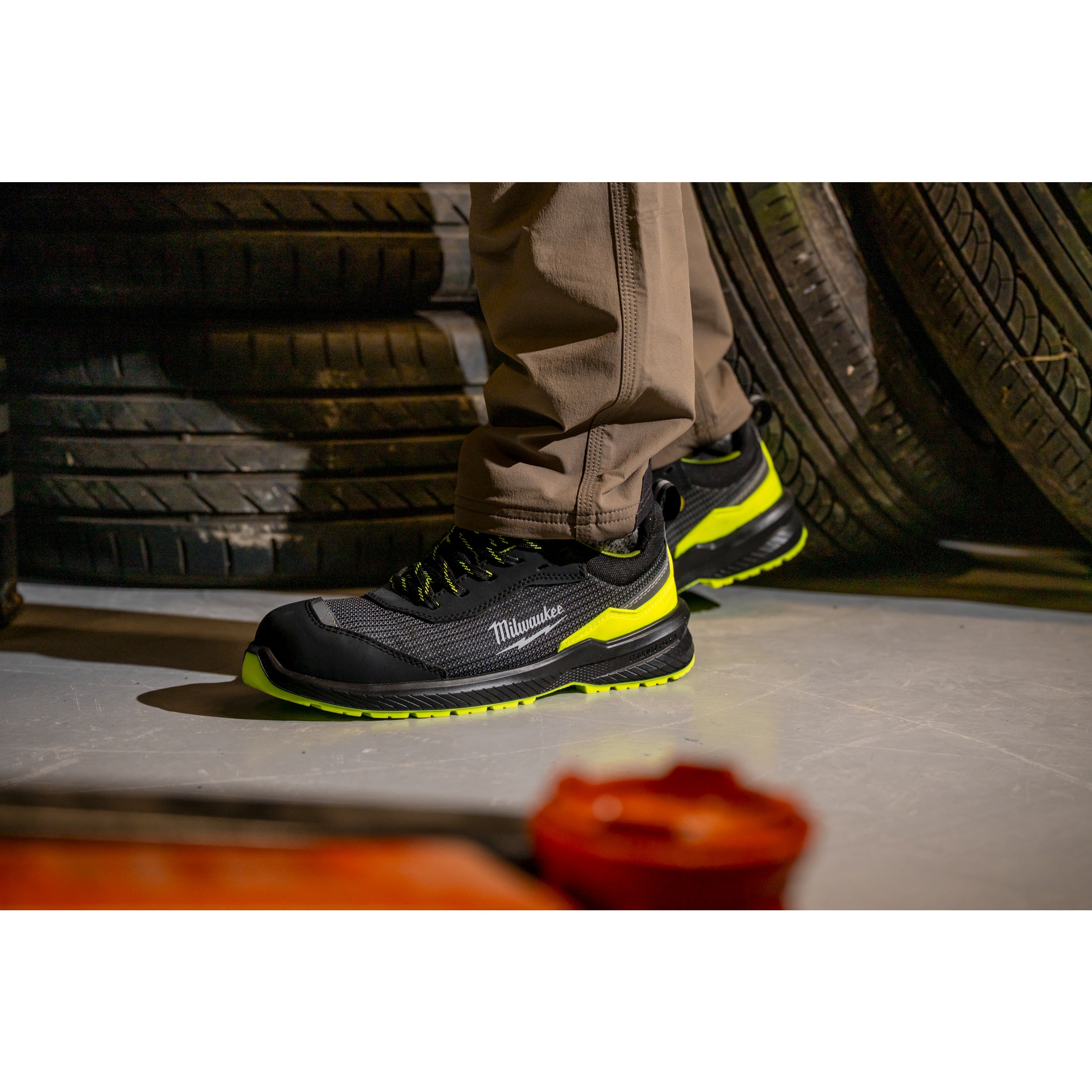 Pantofi de protecție Flextred™ S1PS Hi Vis SC FO SR ESD Milwaukee FXT S1PS Yellow 1L515155 SC FO SR ESD 40, cod 4932501458