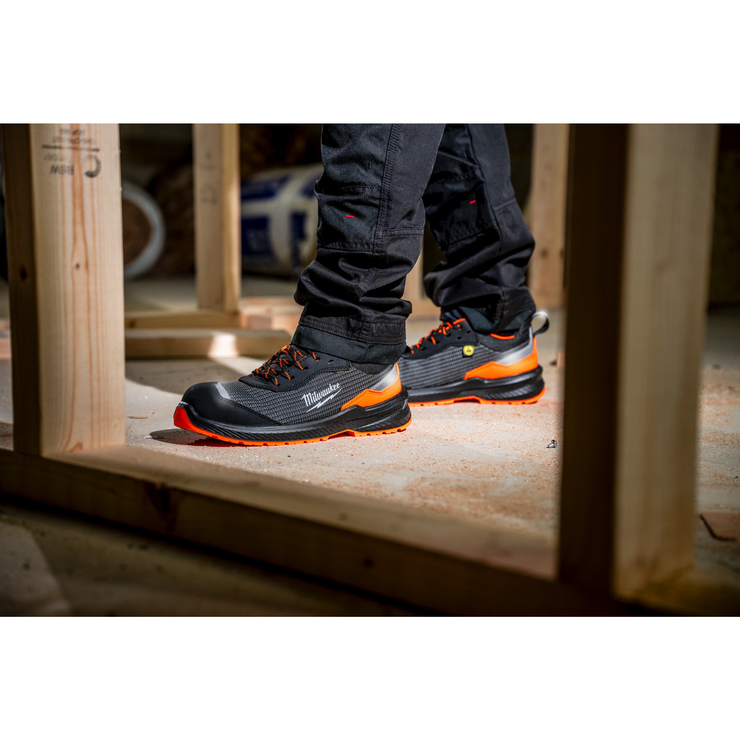 Pantofi de protecție Flextred™ S1PS Hi Vis SC FO SR ESD Milwaukee FXT S1PS Orange 1L919199 SC FO SR ESD 39, cod 4932501561