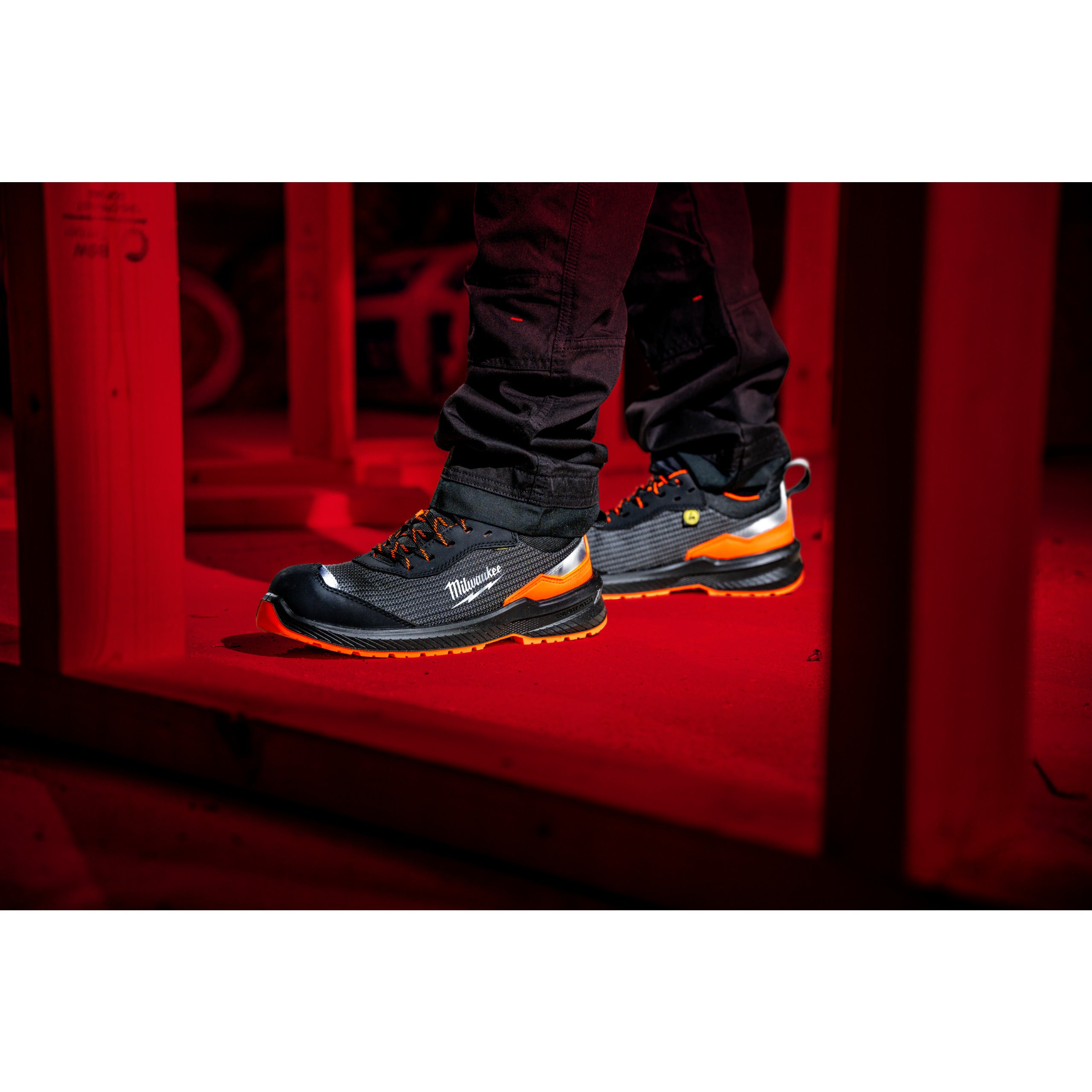 Pantofi de protecție Flextred™ S1PS Hi Vis SC FO SR ESD Milwaukee FXT S1PS Orange 1L919199 SC FO SR ESD 41, cod 4932501563