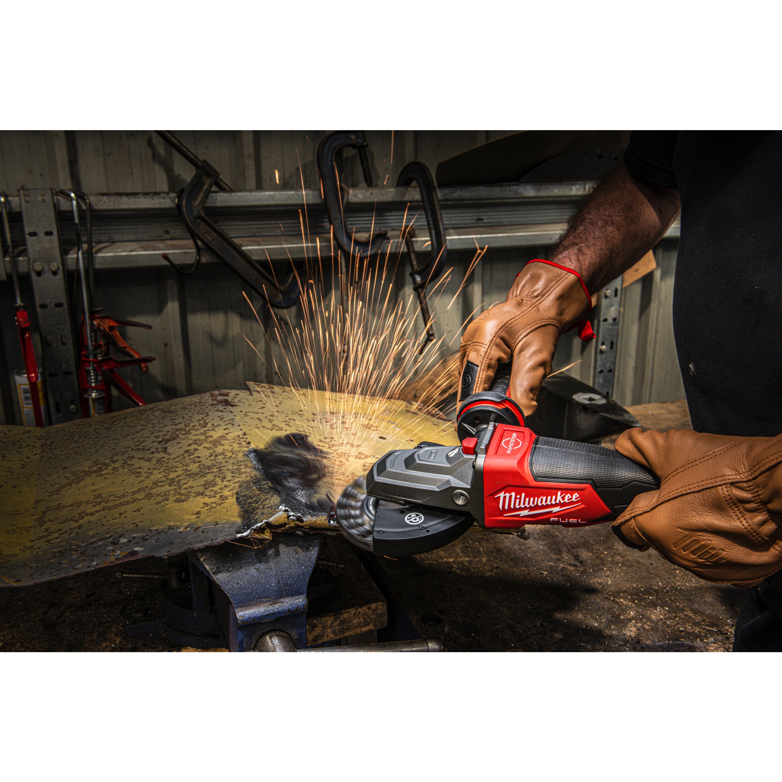 Perie sârmă răsucită rotundă pentru polizor drept mic Milwaukee Knot Wheel Brush M14 125x14mm Steel 0.5mm, cod 4932501740