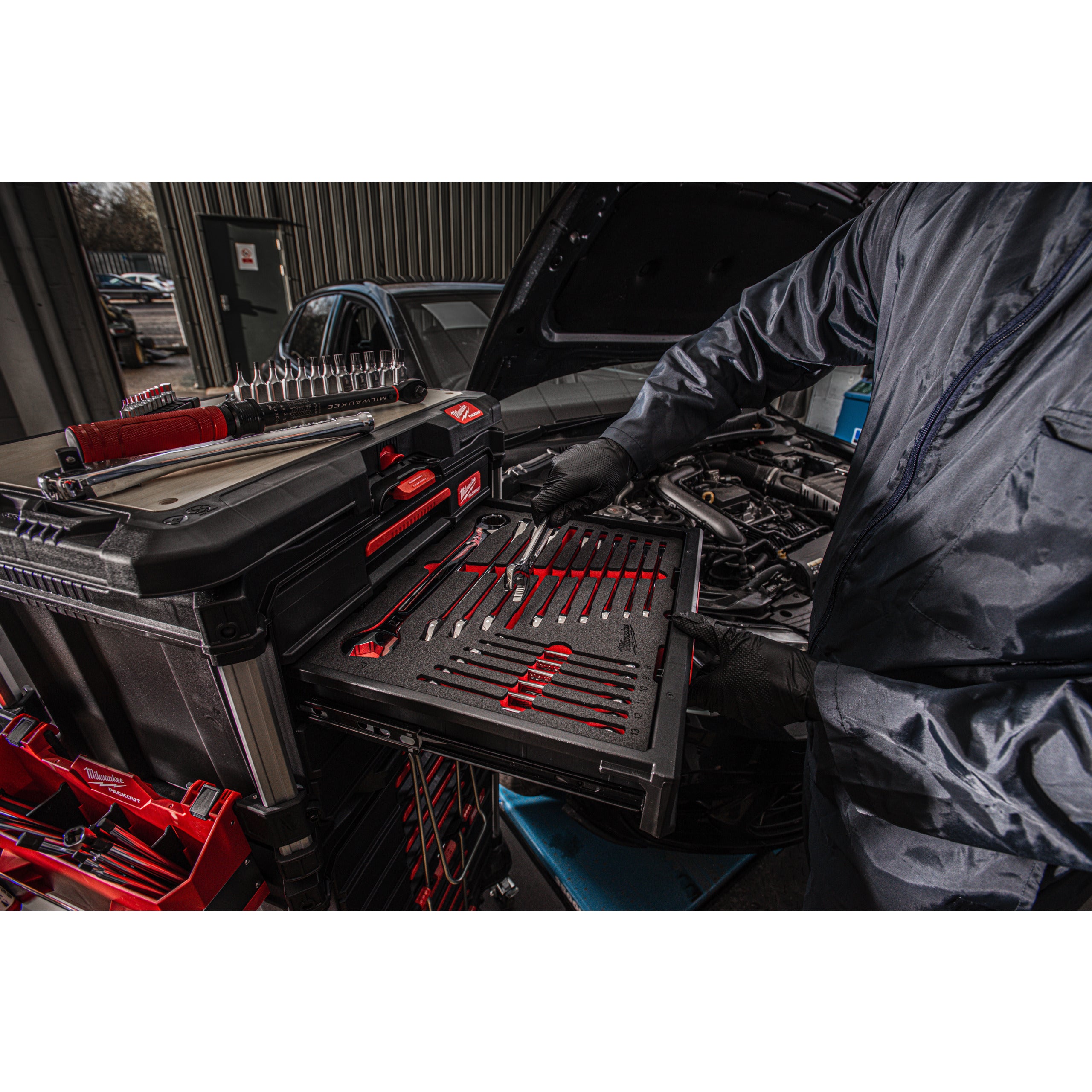 Inserție din spumă PACKOUT™ pentru mecanici Milwaukee 76 pc Filled PackoutTM Screwdrivers. Pliers and Hammers Set, cod 4932501866