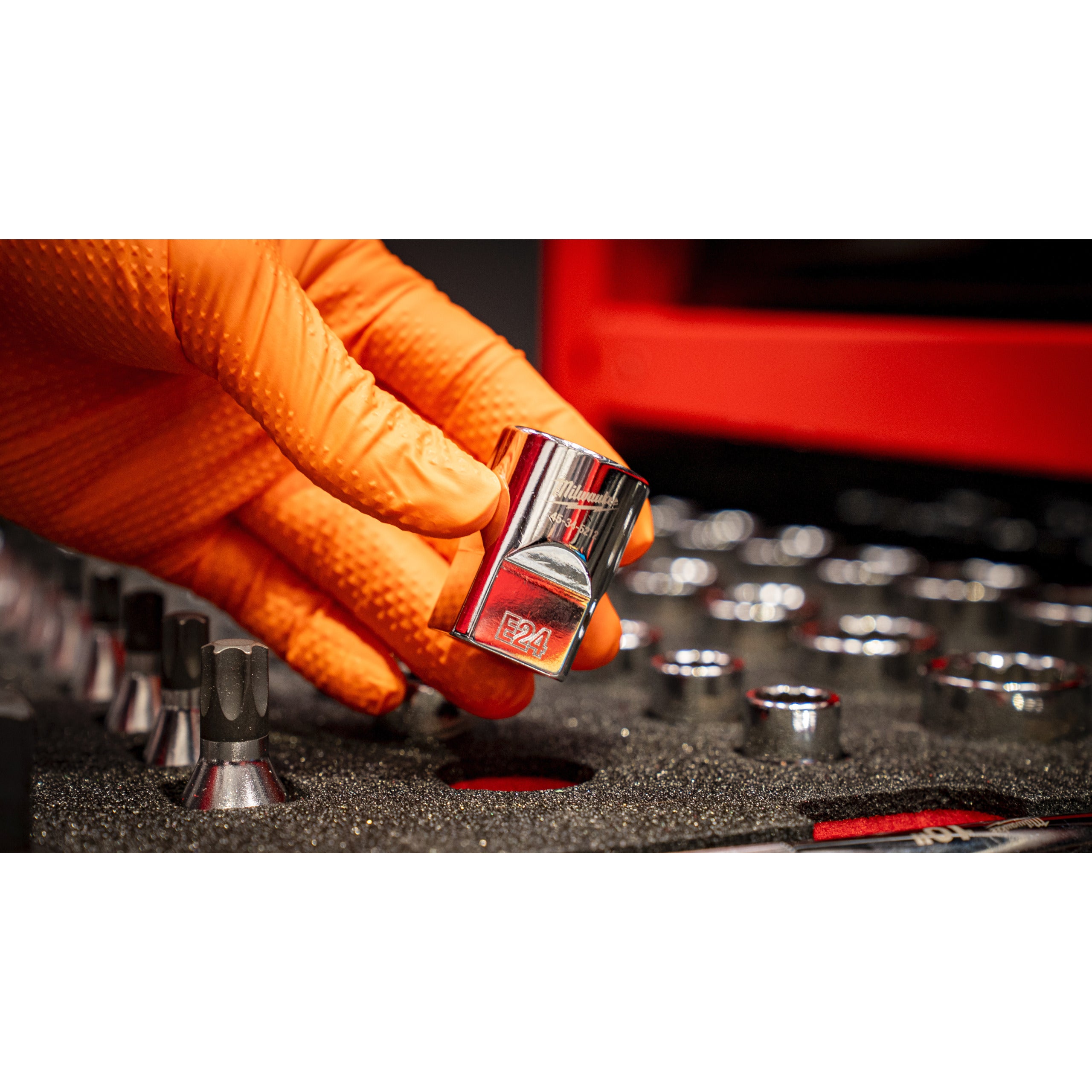 Dulap metalic TOOLGUARD™ premium 117 cm echipat cu 501 pc Milwaukee, cod 4932502079