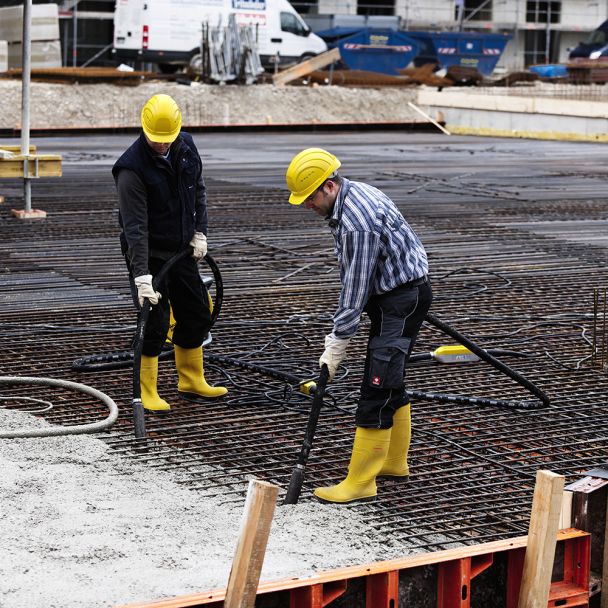 Vibrator de beton cu convertizor integrat Wacker Neuson IRFU45/230, cap vibrant 45 mm, arbore flexibil 5 m, frecvență 200 Hz, cod 5000610024