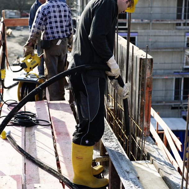 Vibrator de beton cu convertizor integrat Wacker Neuson IRFU 38/230, cap vibrant 38 mm, arbore flexibil 5 m, frecvență 200 Hz, cod 5000610025