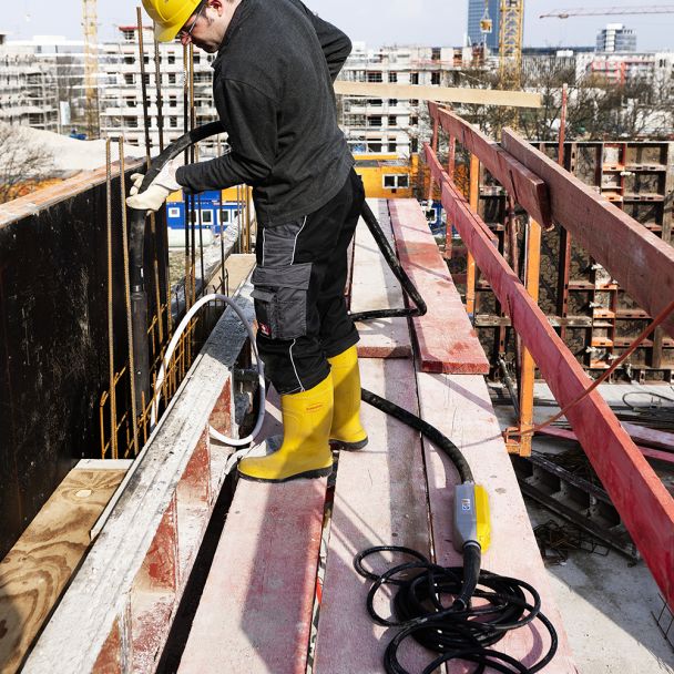 Vibrator de beton cu convertizor integrat Wacker Neuson IRFU 38/230, cap vibrant 38 mm, arbore flexibil 5 m, frecvență 200 Hz, cod 5000610025