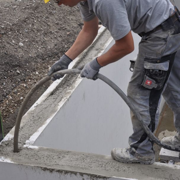 Vibrator de beton cu convertizor integrat Wacker Neuson IRFU 38/230, cap vibrant 38 mm, arbore flexibil 5 m, frecvență 200 Hz, cod 5000610025