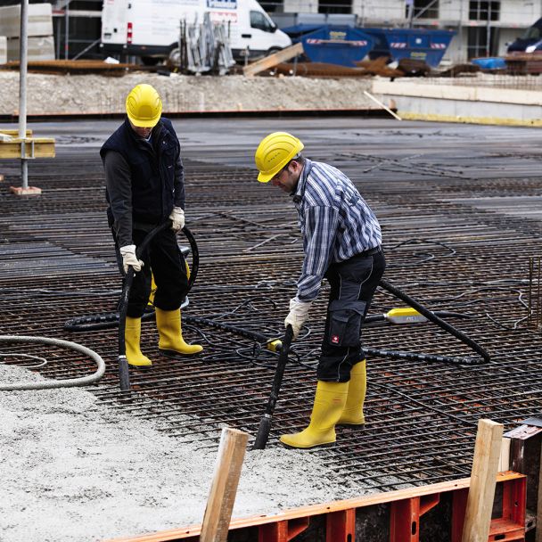 Vibrator de beton cu convertizor integrat Wacker Neuson IRFU 38/230, cap vibrant 38 mm, arbore flexibil 5 m, frecvență 200 Hz, cod 5000610025