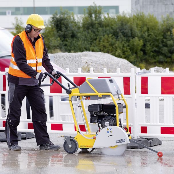 Mașină de tăiat beton-asfalt Wacker Neuson BFS940, motor termic 4T, 400 mm, cod 5100054574