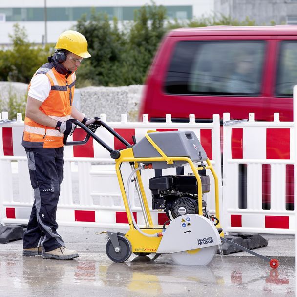 Mașină de tăiat beton-asfalt Wacker Neuson BFS940, motor termic 4T, 400 mm, cod 5100054574