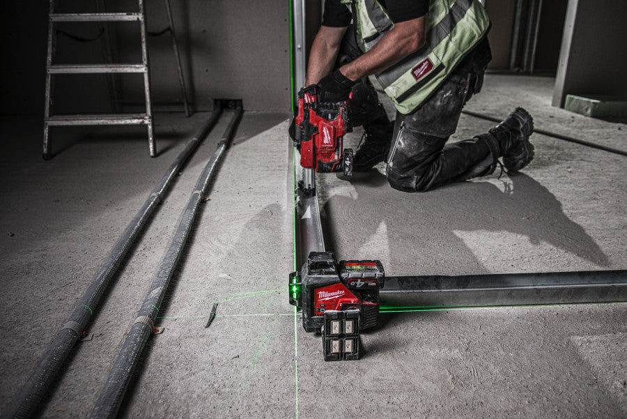 Nivelă laser 12V, fascicul verde, 3 planuri, fără acumulator, fără încărcător, în cutie plastic, Milwaukee M12 3PL-0C, cod 4933478103