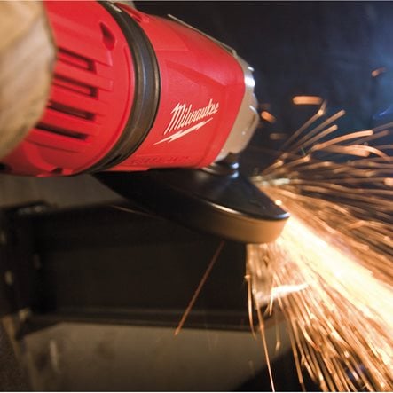 Polizor unghiular 230 mm 2400 W cu mâner anti-vibrații și ambreiaj de siguranță Milwaukee AGVM24-230GEX, cod 4933402340