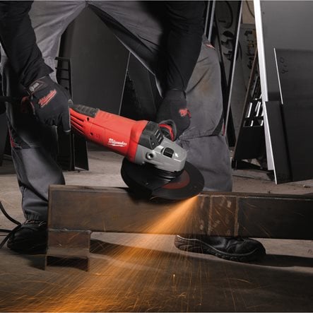 Polizor unghiular 230 mm 2200 W cu mâner anti-vibrații Milwaukee AGV22-180E, cod 4933431820