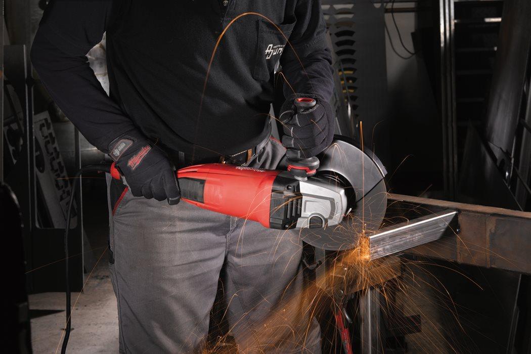 Polizor unghiular 230 mm 2200 W cu mâner anti-vibrații Milwaukee AGV22-230E, cod 4933431850 - BIG STORE (Dynamic Tools SRL)