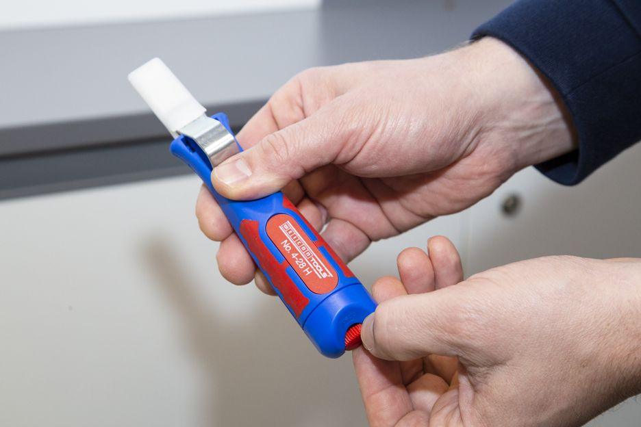 Cuțit dezizolat cablu 4 - 28 H Weicon, cod 50054328 - BIG STORE (Dynamic Tools SRL)