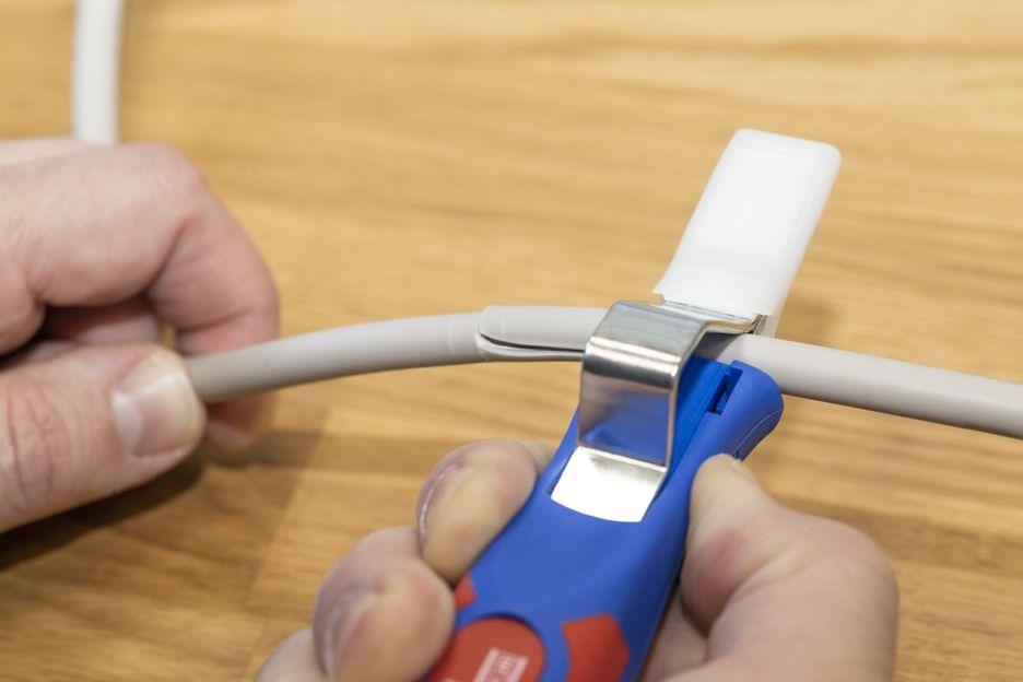 Cuțit dezizolat cablu 4 - 28 G Weicon, cod 50054428 - BIG STORE (Dynamic Tools SRL)