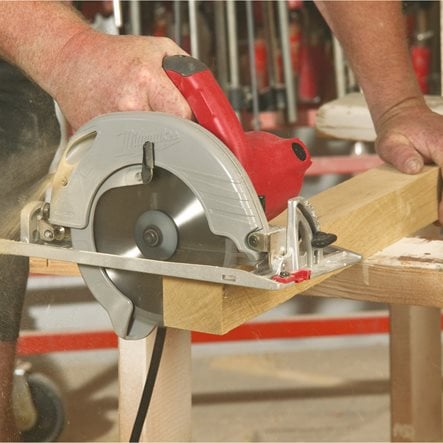 Fierăstrău circular 165 mm (adâncime de tăiere 56 mm) Milwaukee CS55, cod 4933403635