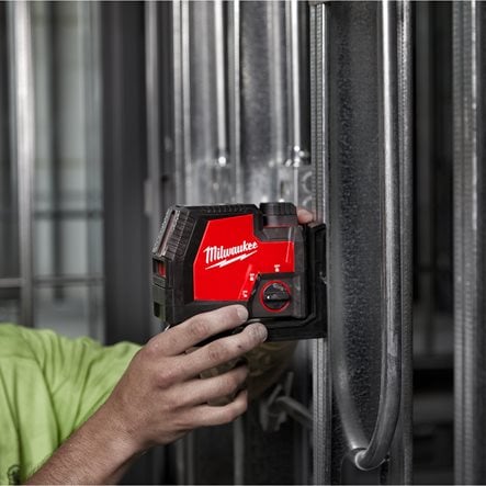 Nivelă laser, fascicul verde, linii încrucișate, Milwaukee L4 CLLP-301C, cod 4933478099, 1 x acumulator L4 B3, Cablu USB, ștecher, Kitbox