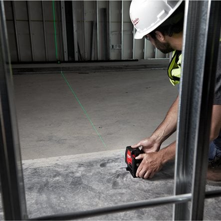 Nivelă laser, fascicul verde, linii încrucișate, Milwaukee L4 CLLP-301C, cod 4933478099, 1 x acumulator L4 B3, Cablu USB, ștecher, Kitbox