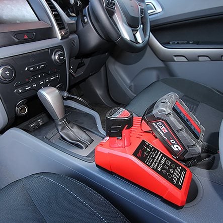 Încărcător de mașină Milwaukee M12™ - M18™ AC